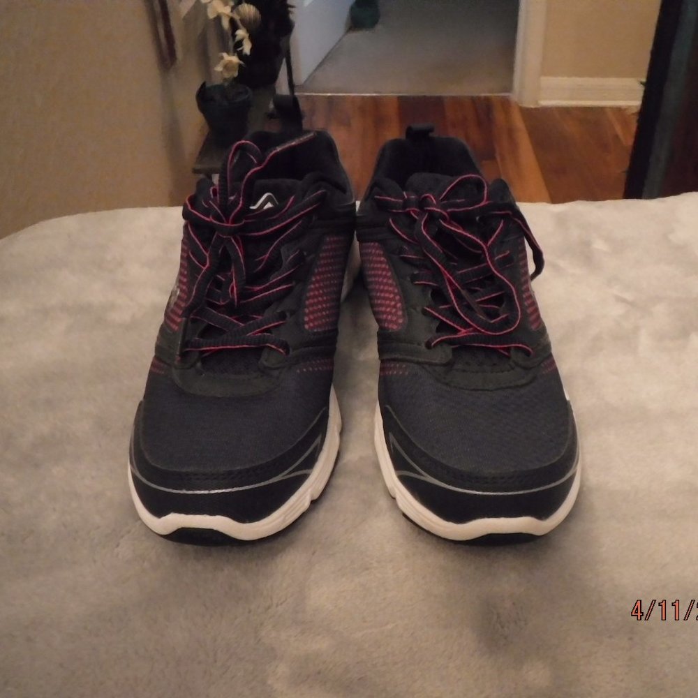 FILA Women's tennis shoes